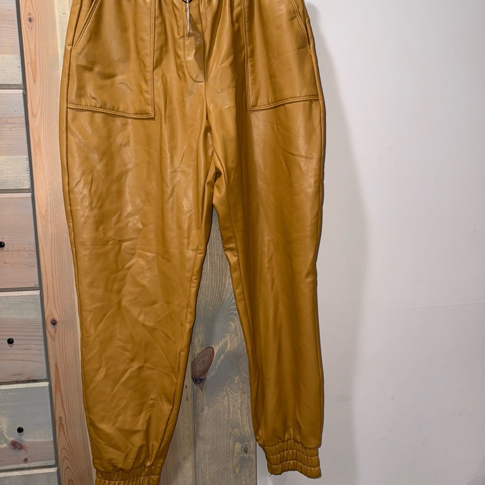 Express Women's Mustard Cropped Pants